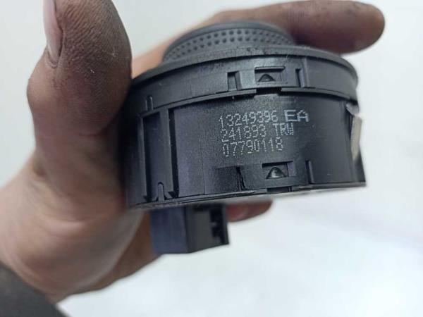 COMMODO OPEL CORSA D ( PHARE UNIQUEMENT ) - Vue 3